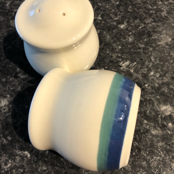 Pfaltzgraff Salt & Pepper shakers - Picture 2 of 2